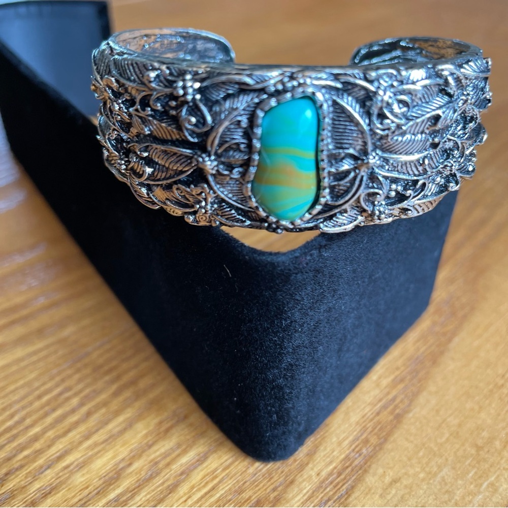 Vintage look Cuff Bangle Bracelet Boho Style for Women